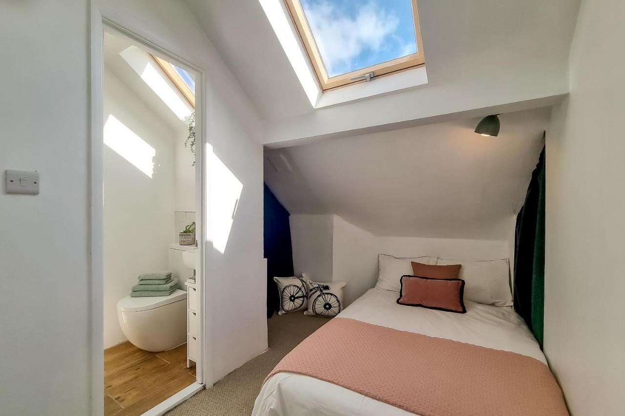 The Bs Cycle, 4 Bedroom, 2 Bathroom, House In Centre *