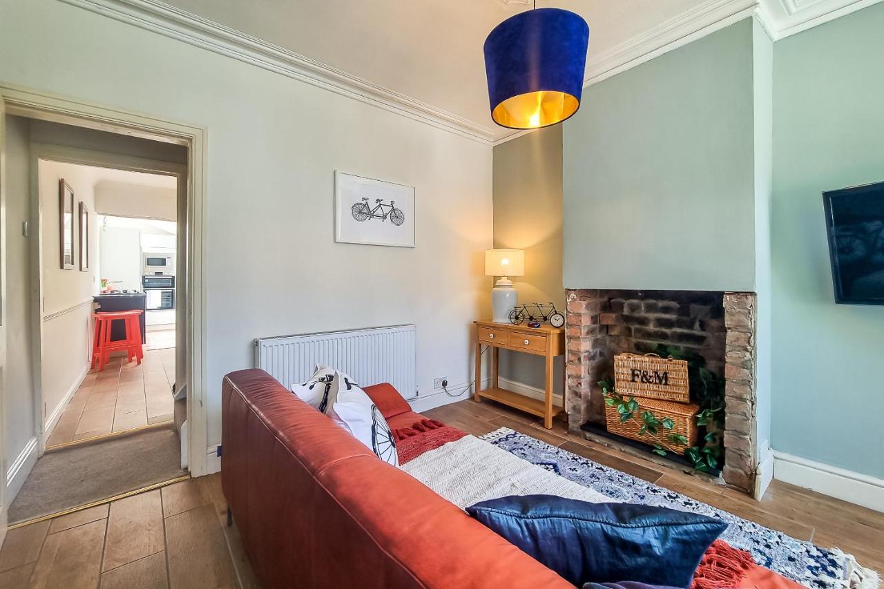 The Bs Cycle, 4 Bedroom, 2 Bathroom, House In Centre Harrogate