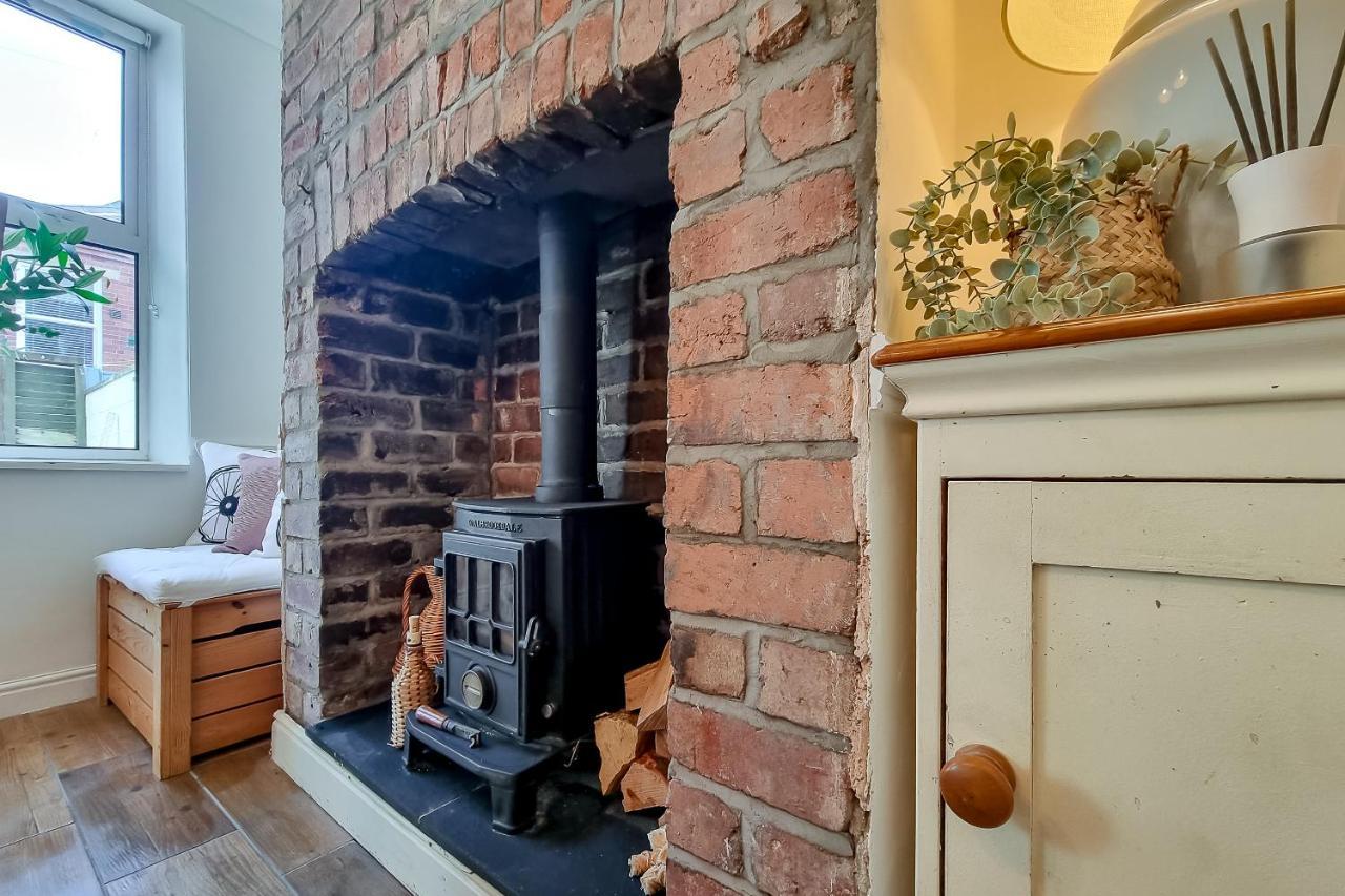 The Bs Cycle, 4 Bedroom, 2 Bathroom, House In Centre