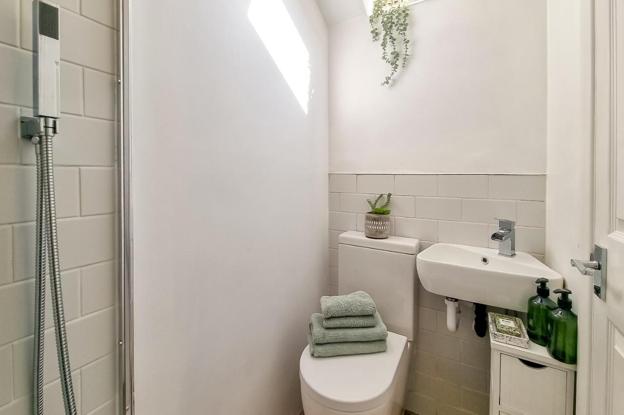 The Bs Cycle, 4 Bedroom, 2 Bathroom, House In Centre Apartment *