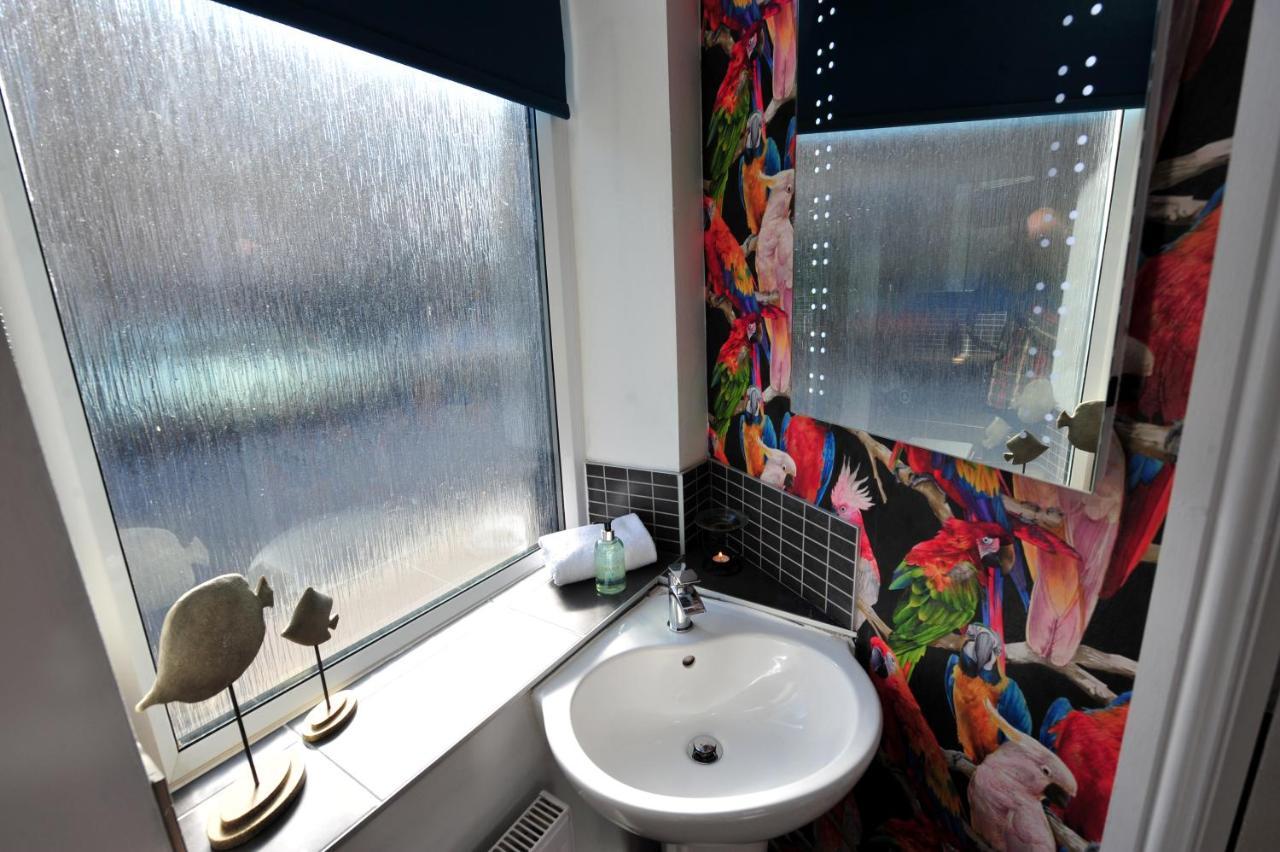 - Strawberry One - Private Parking Apartment Harrogate