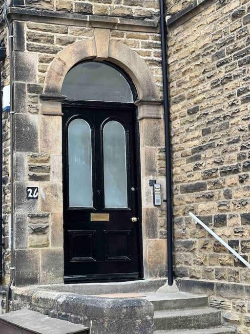 2 Bed Ground Floor Apartment, Sleeps 4 With Free Parking Apartment *