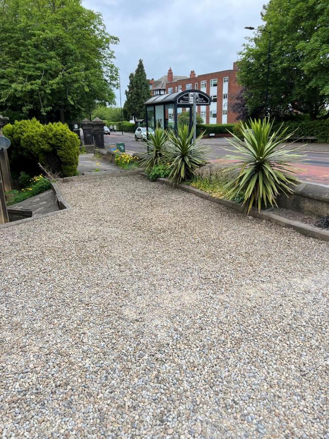 2 Bed Ground Floor Apartment, Sleeps 4 With Free Parking *
