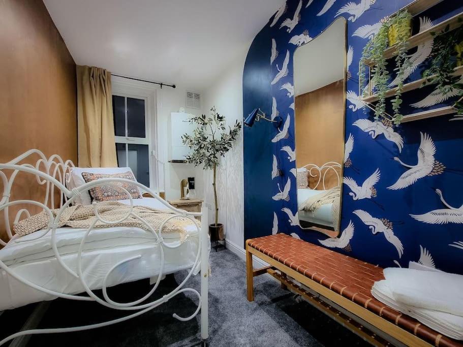 Luxury, Interior-designed, Spacious *