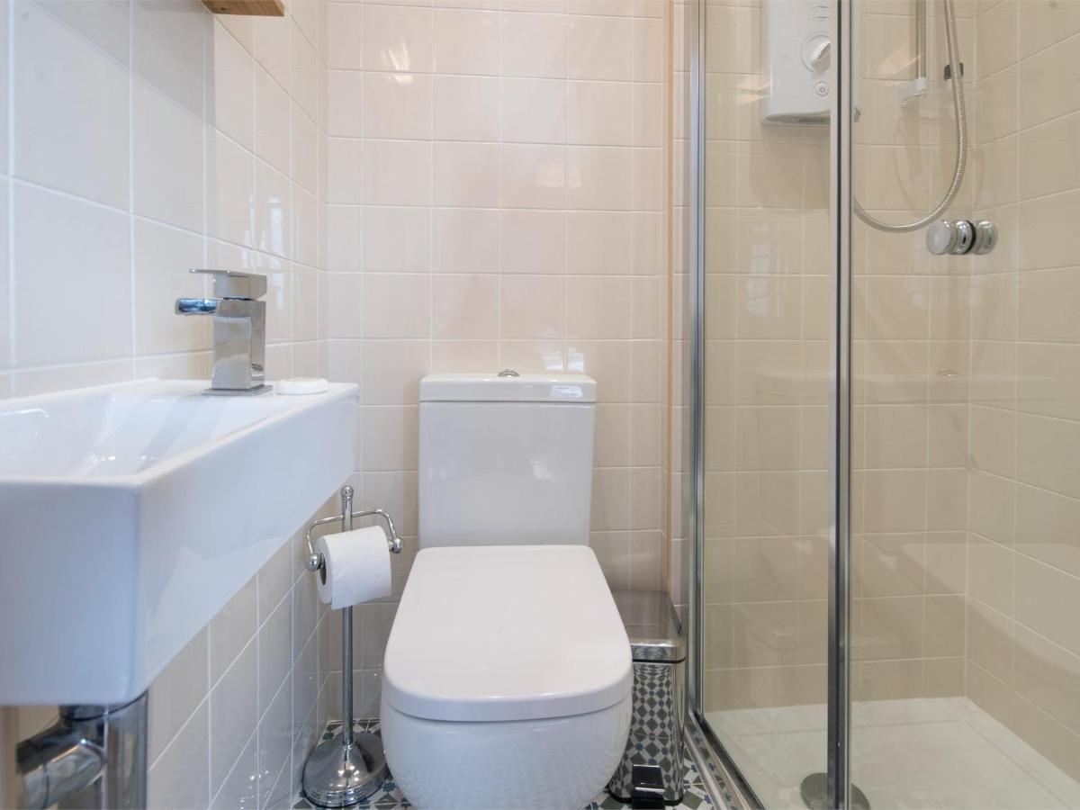 3 Bed In District Hh057