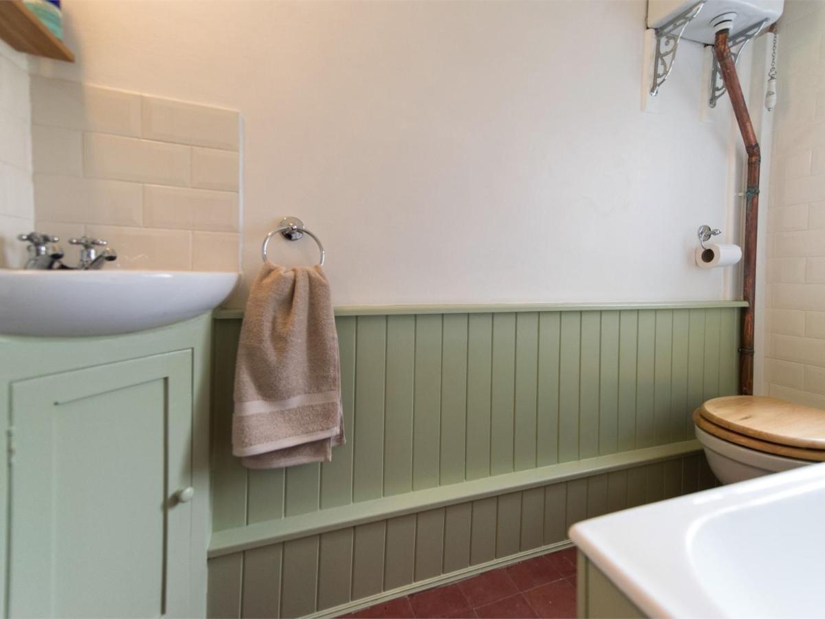 3 Bed In District Hh057 *
