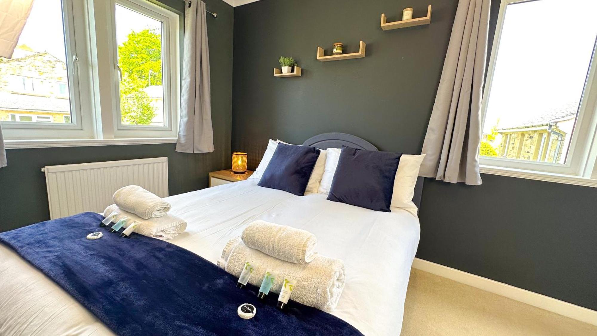 Huge Family House - Free Parking - * Harrogate