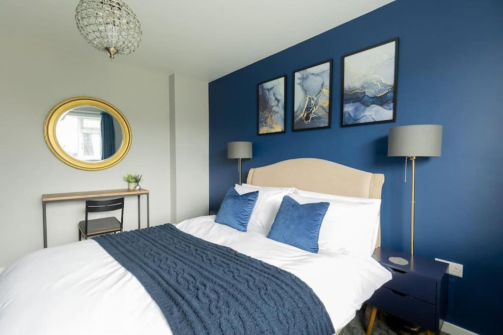 Woodfield Road - Two Bed In With Cosy Living Fire. Holiday home