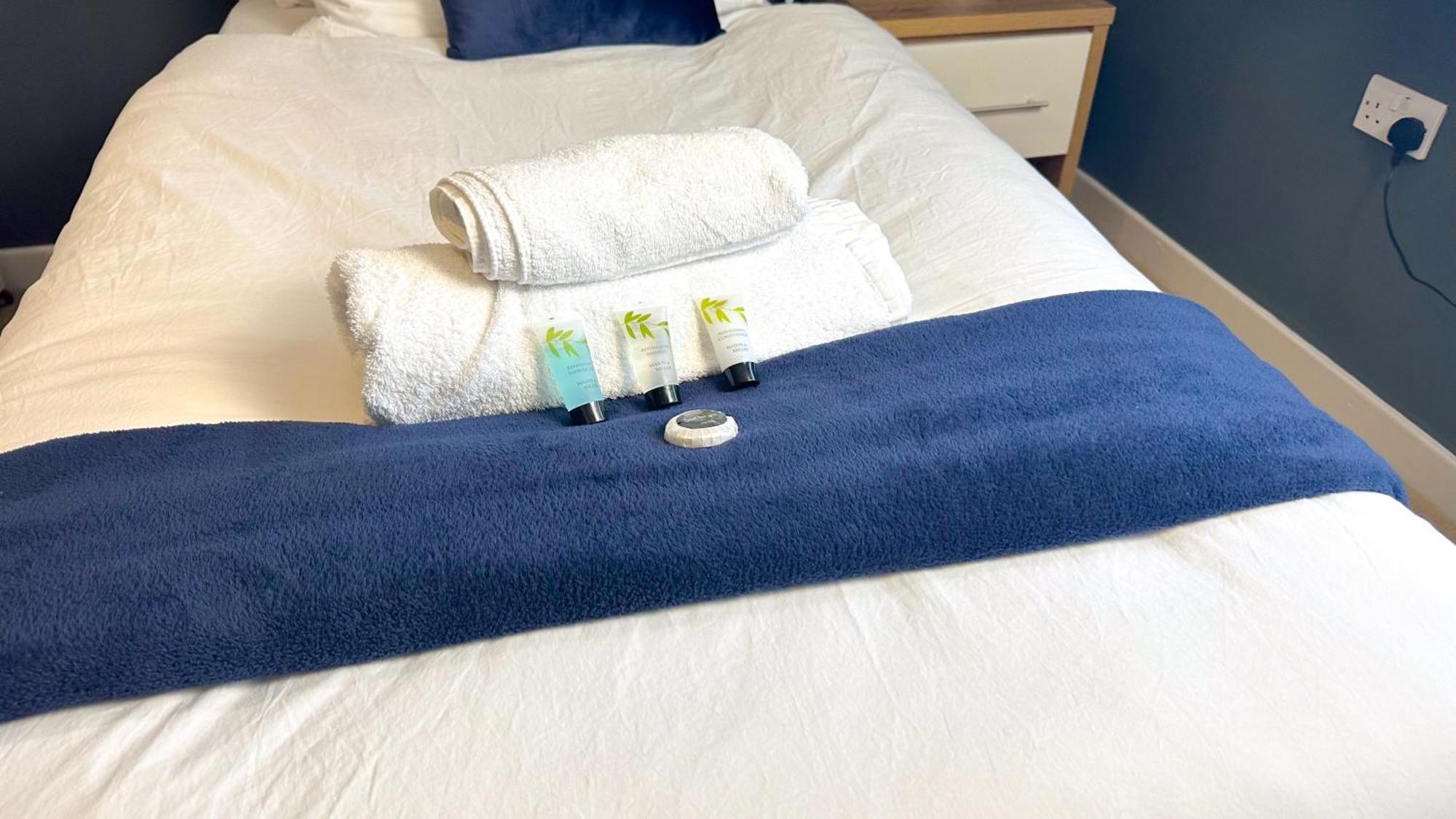 Huge Family House - Free Parking - Apartment
