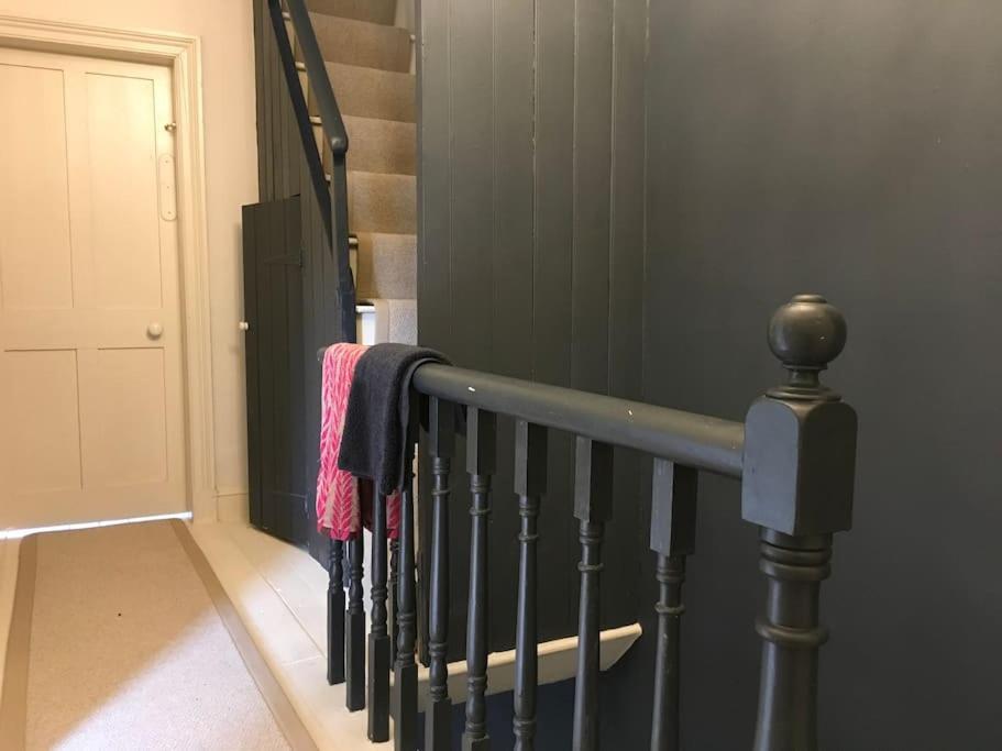Stylish Two Large Double Bedroom House In With On Street Parking Holiday home Harrogate