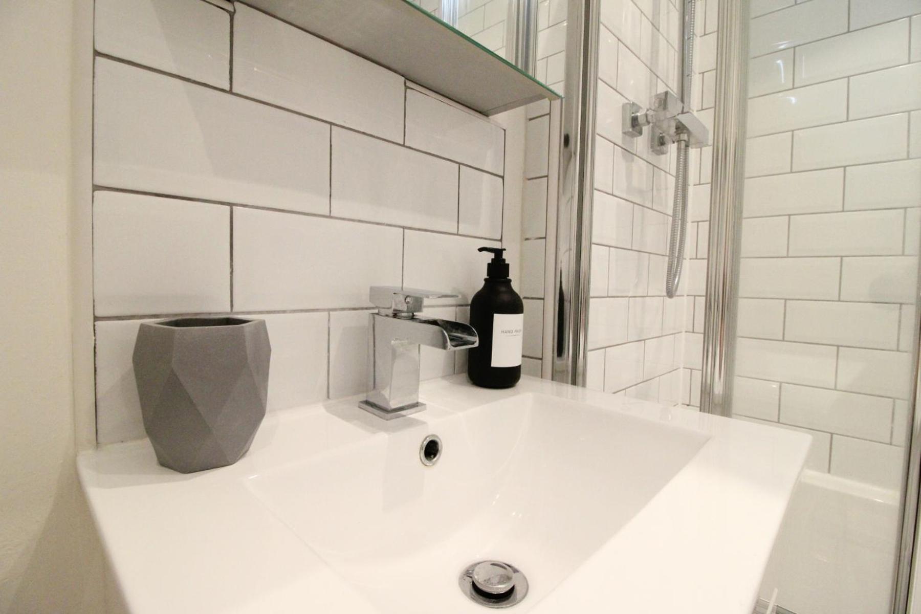 Modern Centre Apartment *