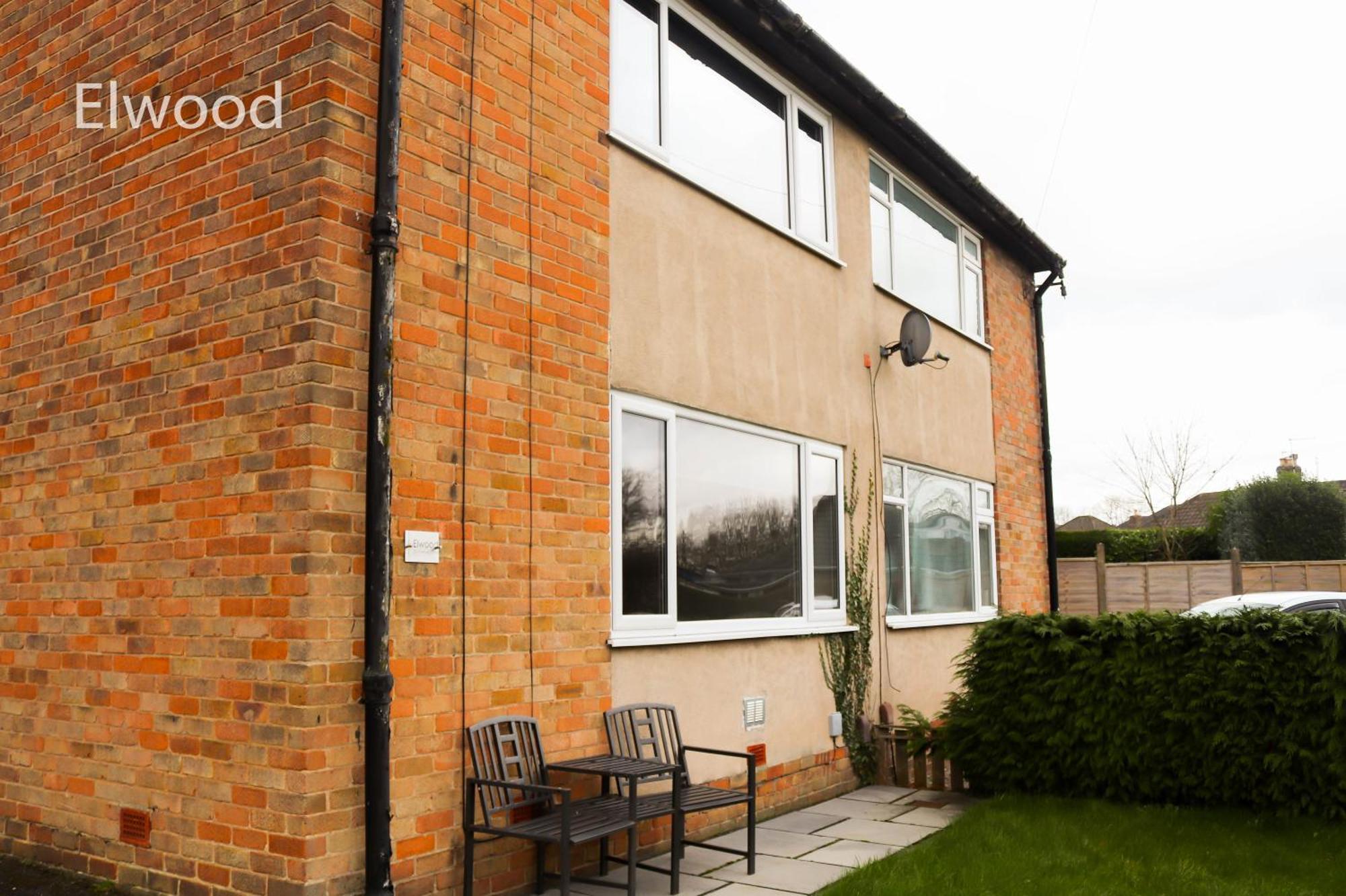 Elwood - Spacious Contemporary From In With Parking