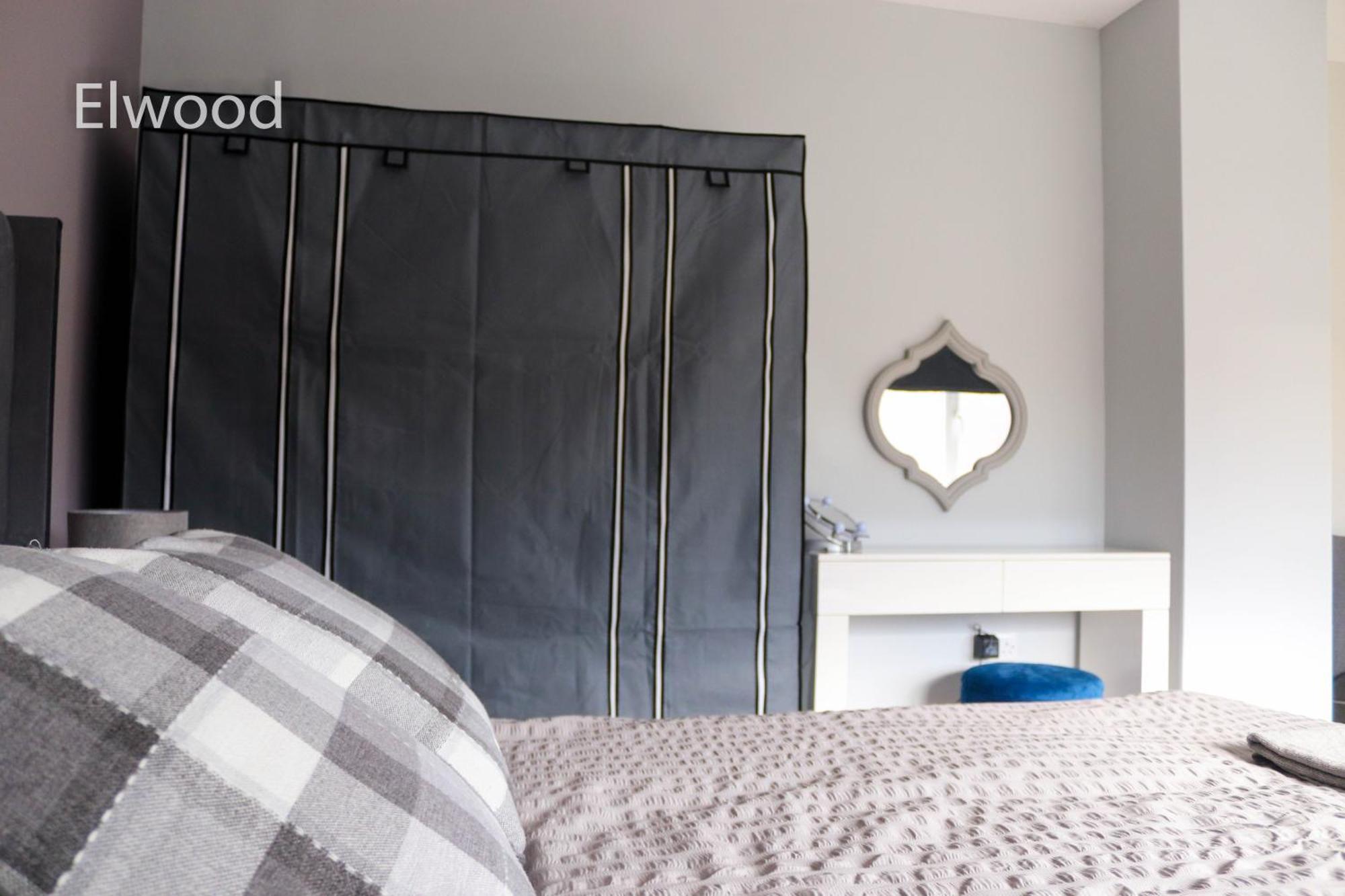 Elwood - Spacious Contemporary From In With Parking