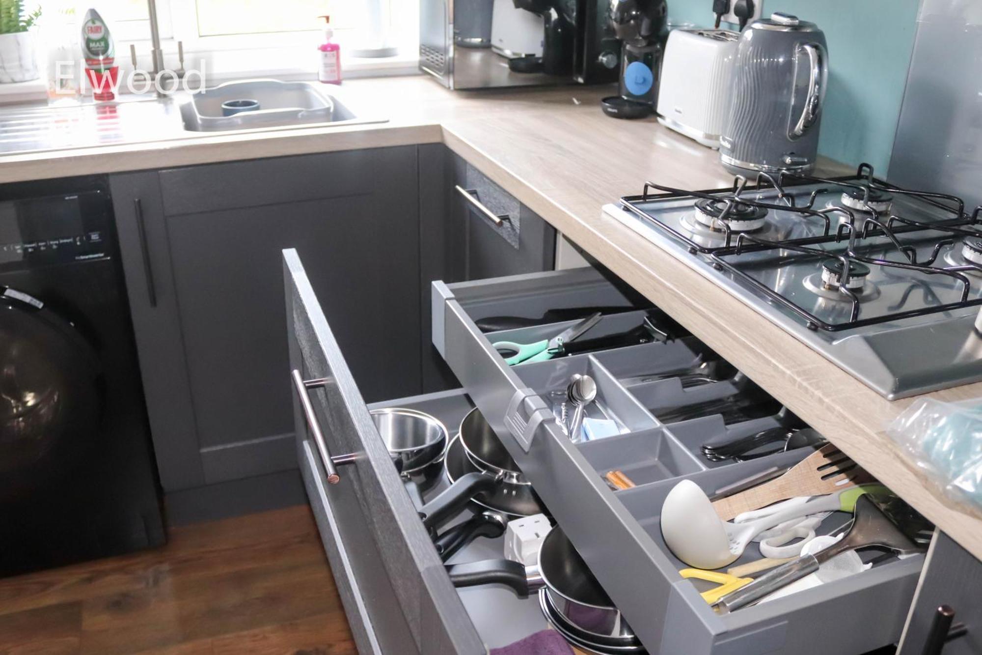 Elwood - Spacious Contemporary From In With Parking