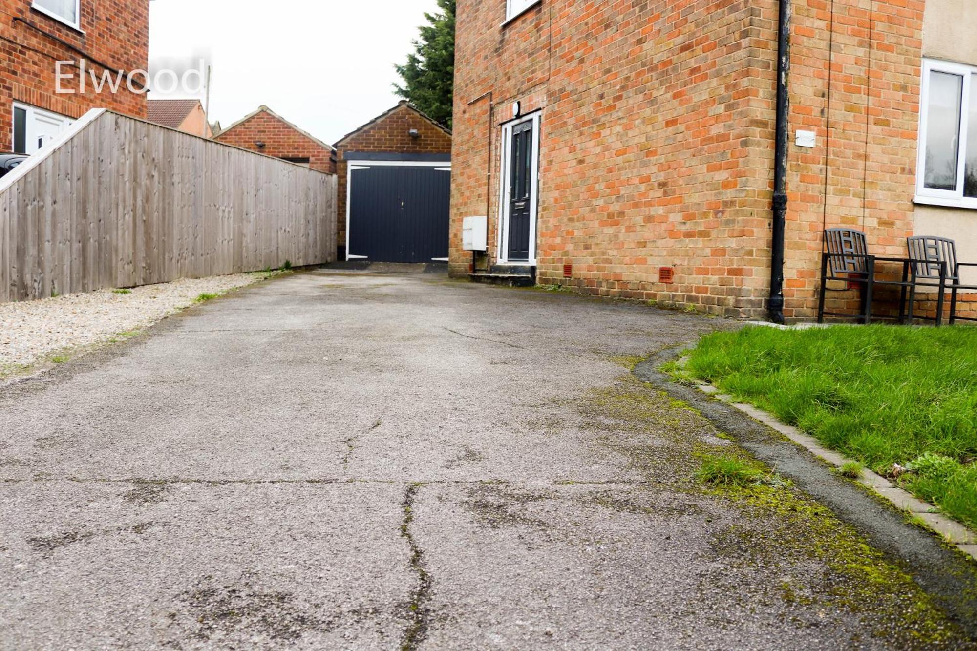 Elwood - Spacious Contemporary From In With Parking *