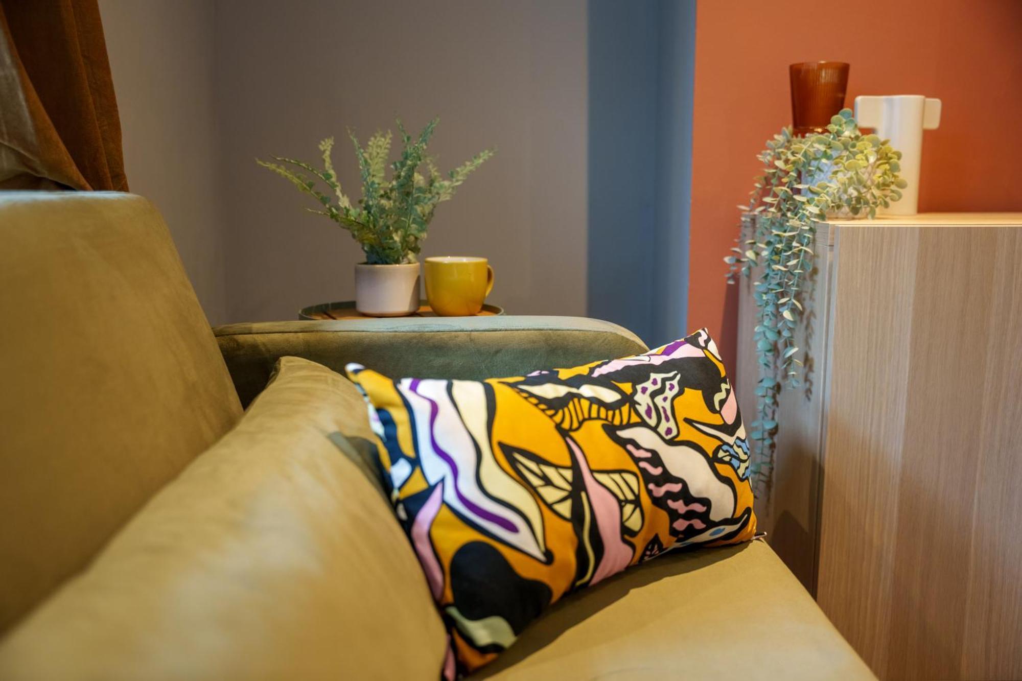 Hideaway - 2 Bed Near Station And Conference Centre Apartment *