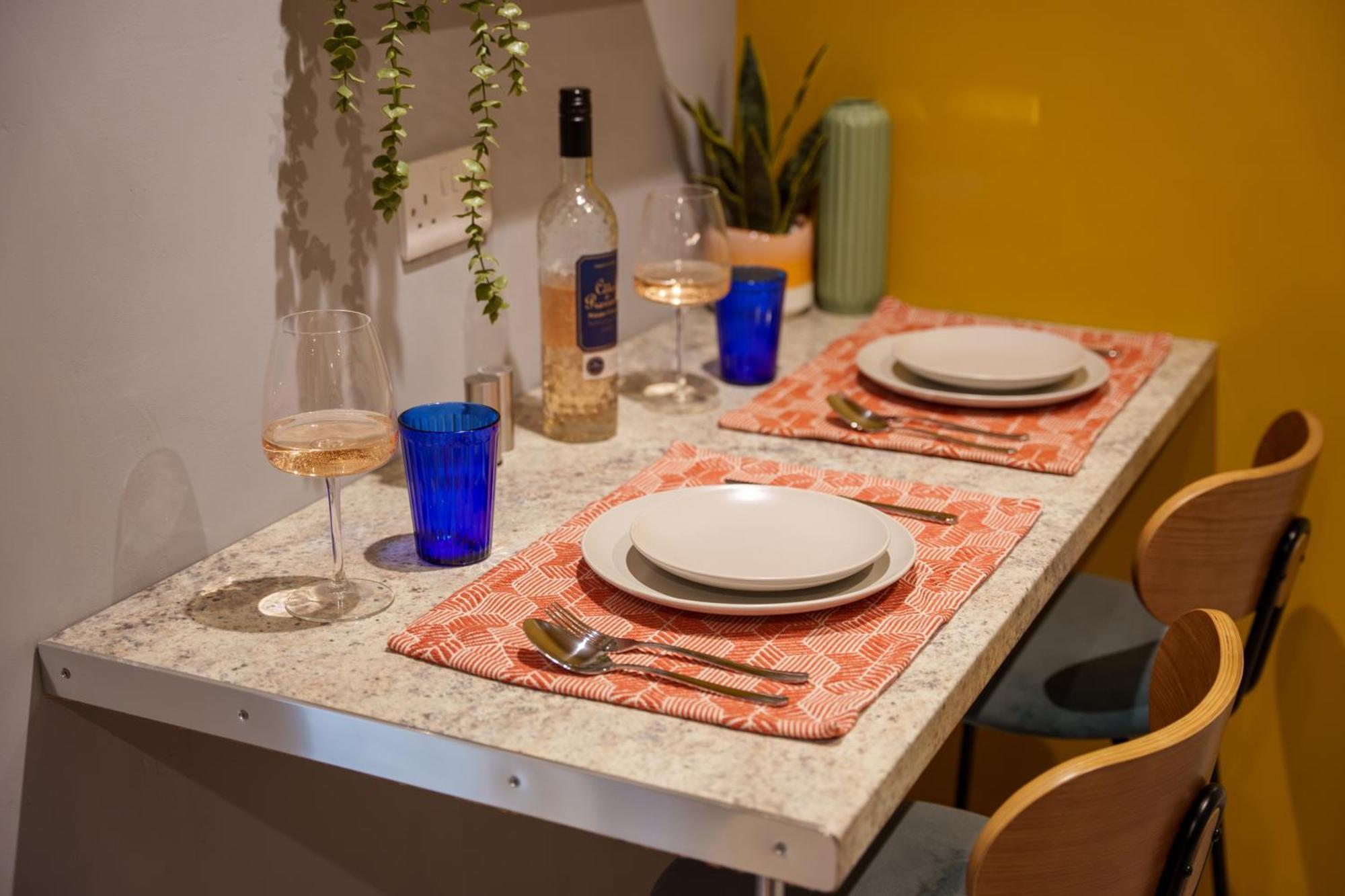Apartment Hideaway - 2 Bed Near Station And Conference Centre