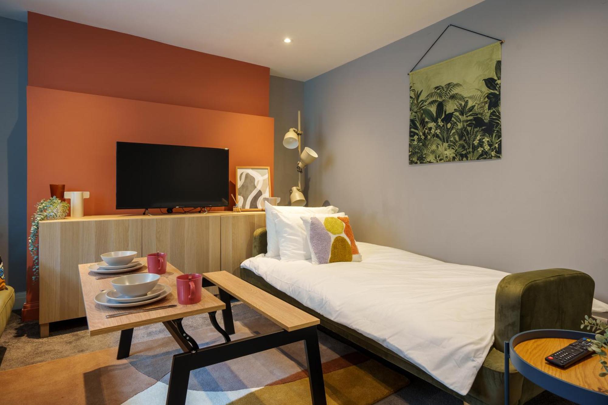 Hideaway - 2 Bed Near Station And Conference Centre *