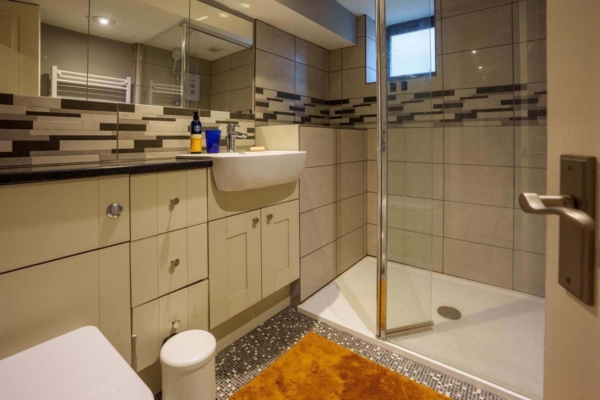 Hideaway - 2 Bed Near Station And Conference Centre *