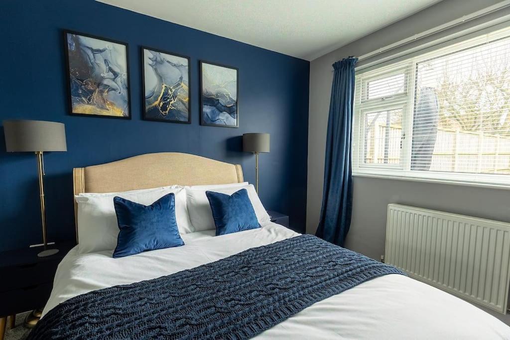 Woodfield Road - Two Bed In With Cosy Living Fire. Holiday home *