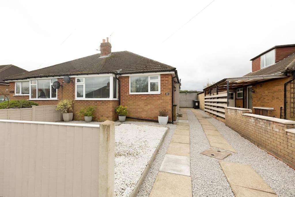 Woodfield Road - Two Bed In With Cosy Living Fire. Holiday home