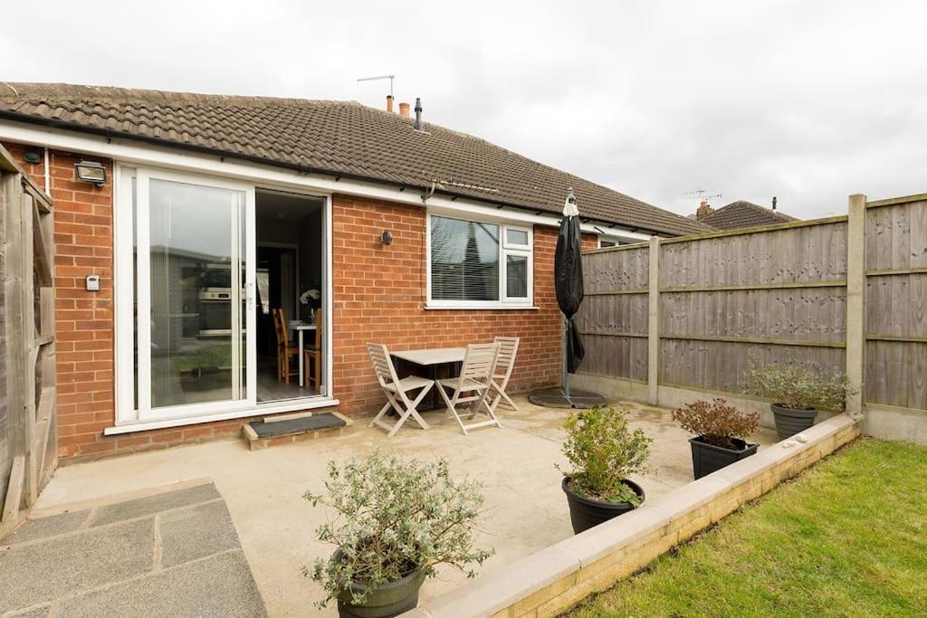 Woodfield Road - Two Bed In With Cosy Living Fire. Holiday home
