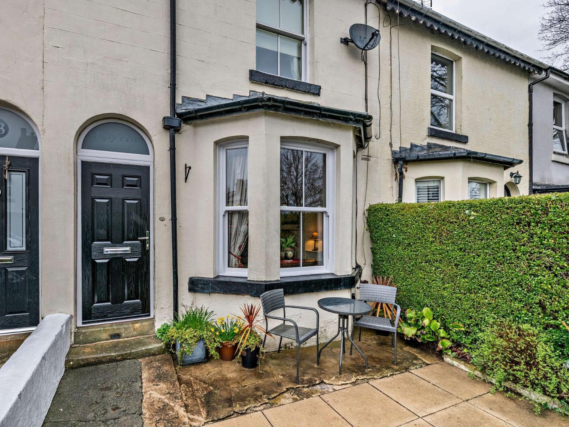 Holiday home 2 Bed In Hh037 *