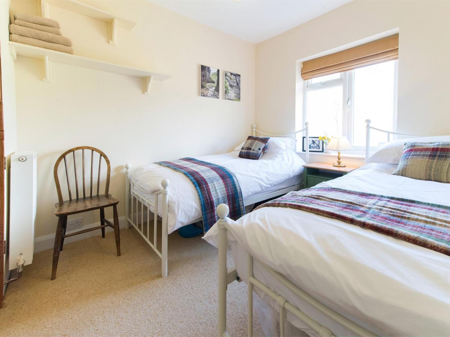 3 Bed In District Hh057
