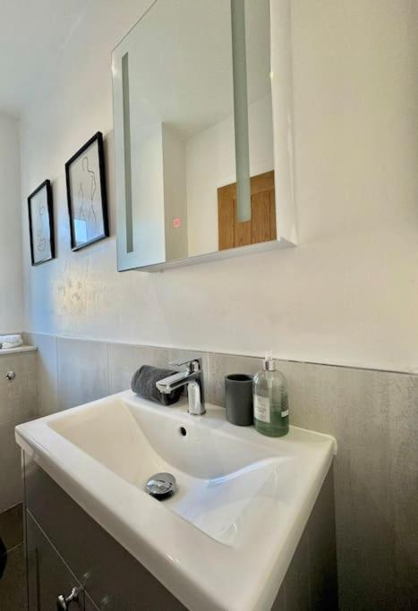 Apartment Stylish Near The Centre Of