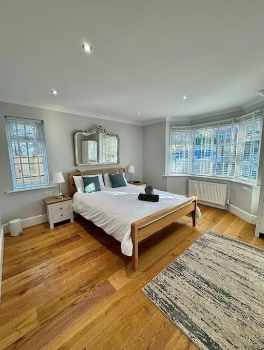 Apartment Stylish Near The Centre Of