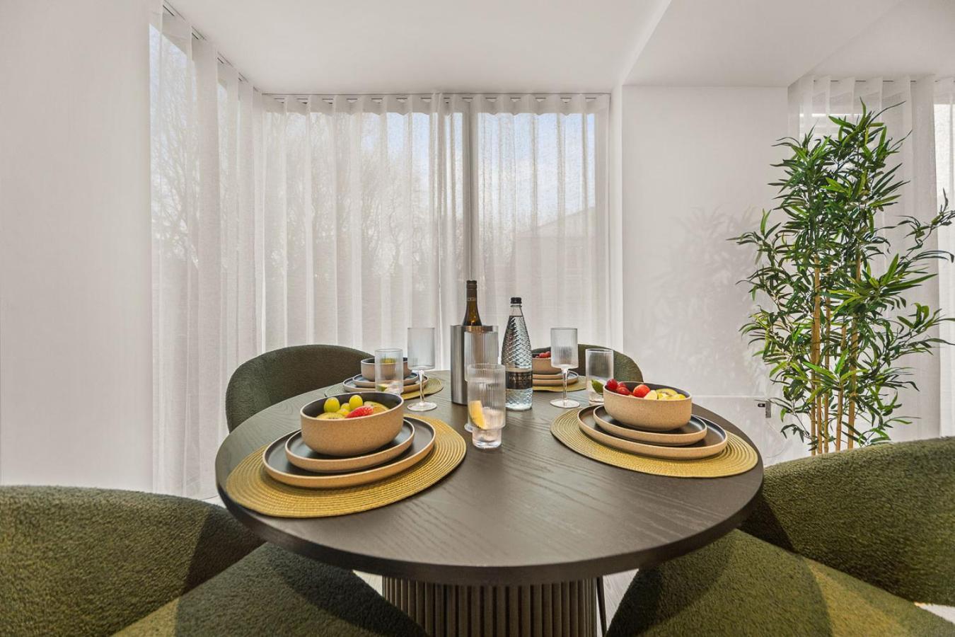 Atlas House Five Apartment *