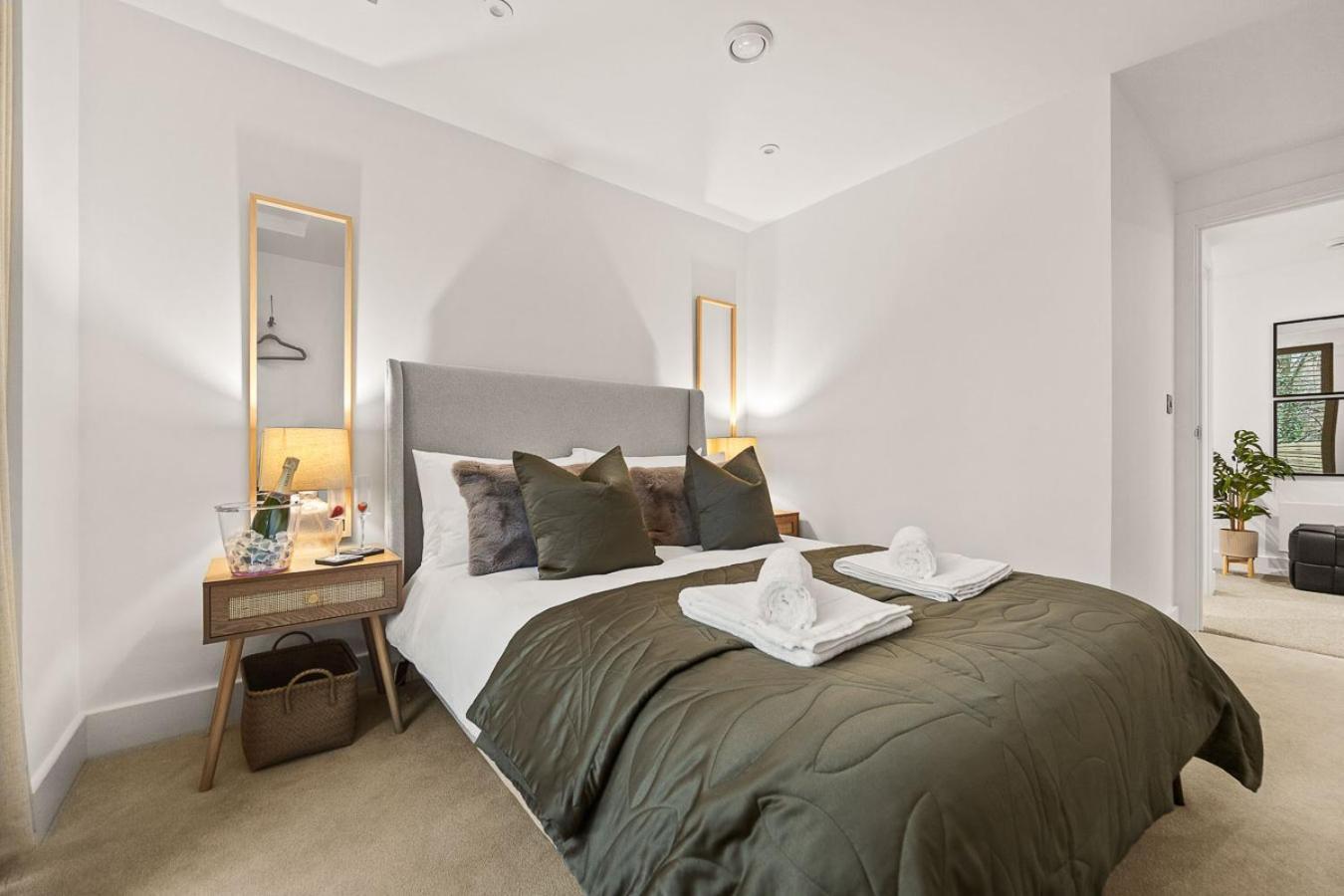Atlas House Five Apartment