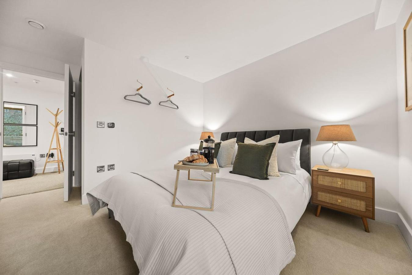 Atlas House Five Apartment