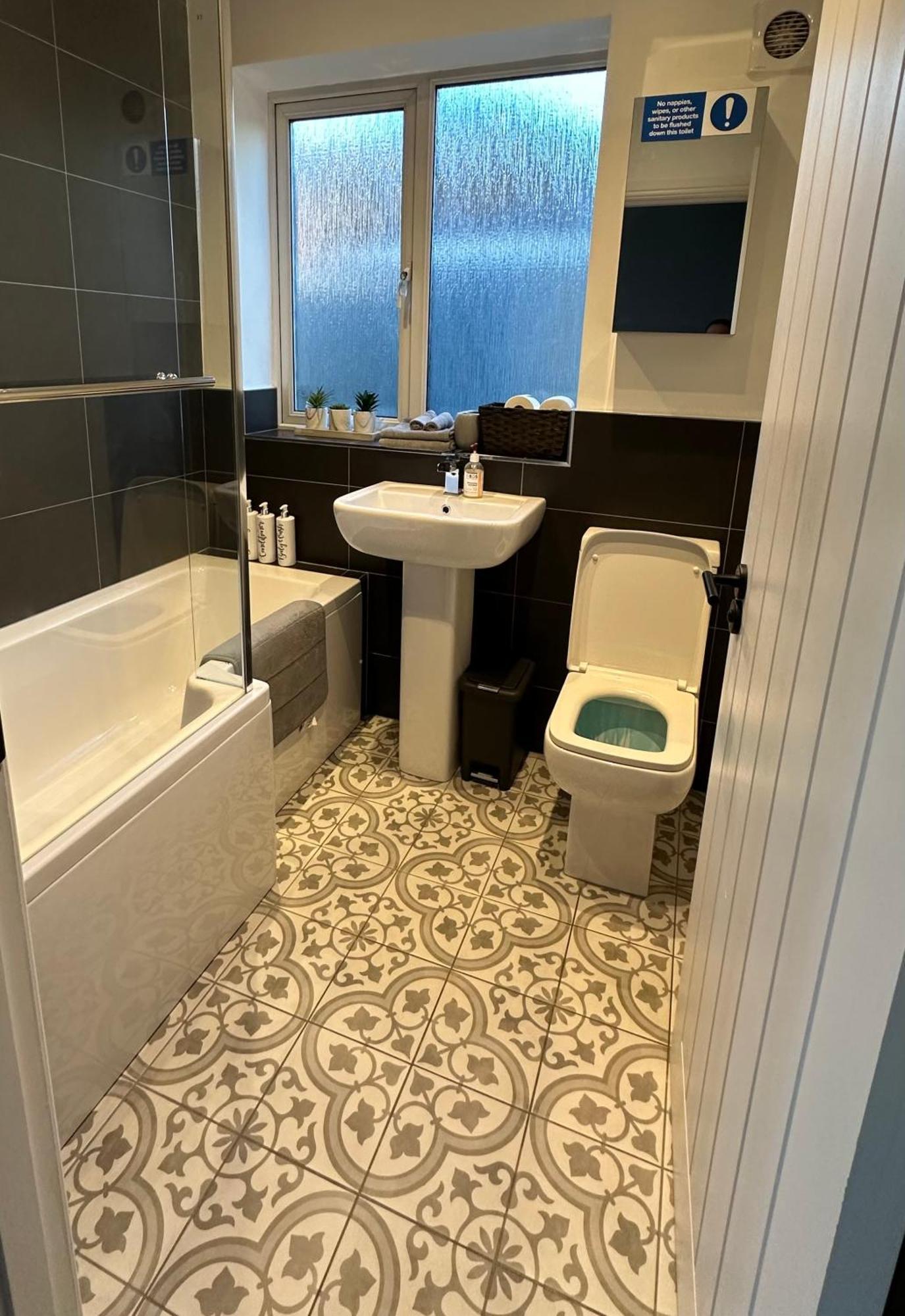 Elwood - Spacious Contemporary From In With Parking * Harrogate