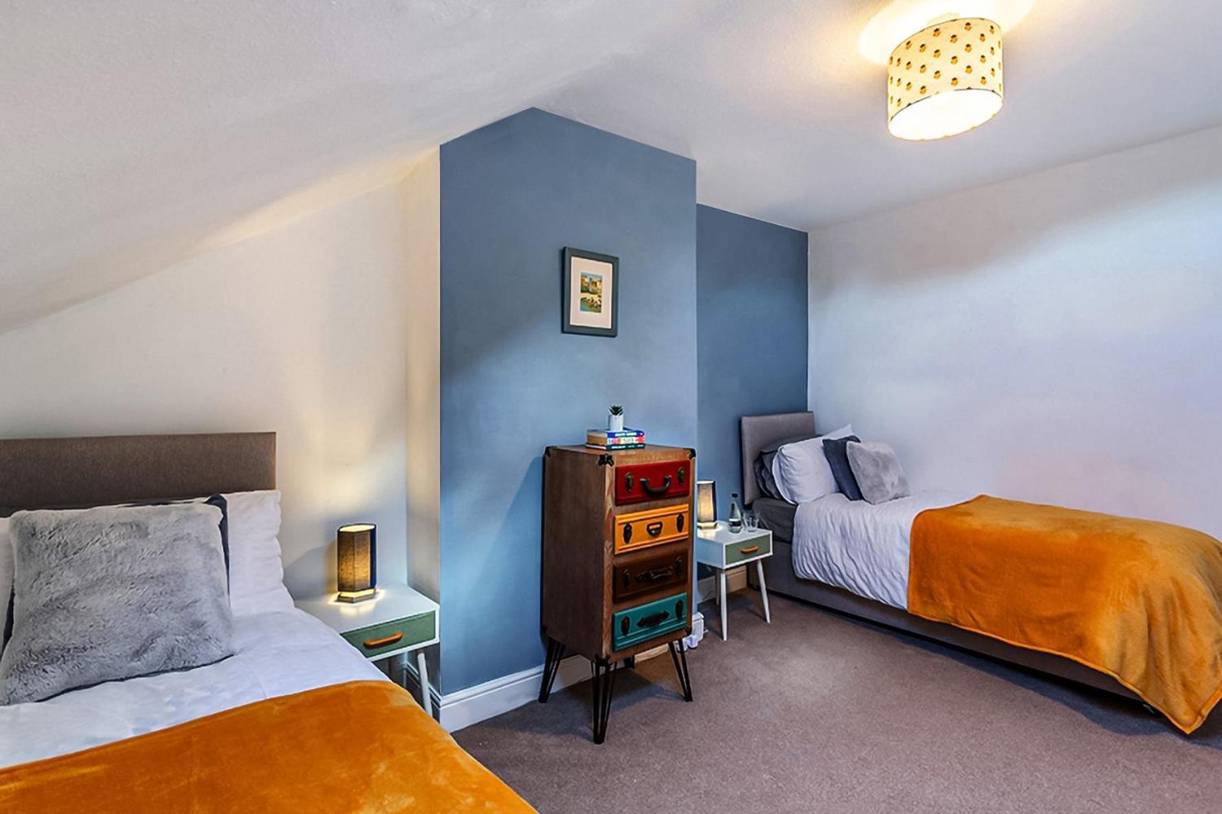 The House - 4 Bed Townhouse *