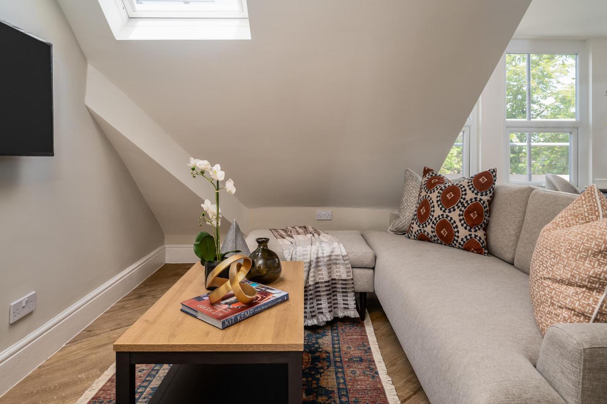 Kist Accommodates - Hughenden Loft Harrogate
