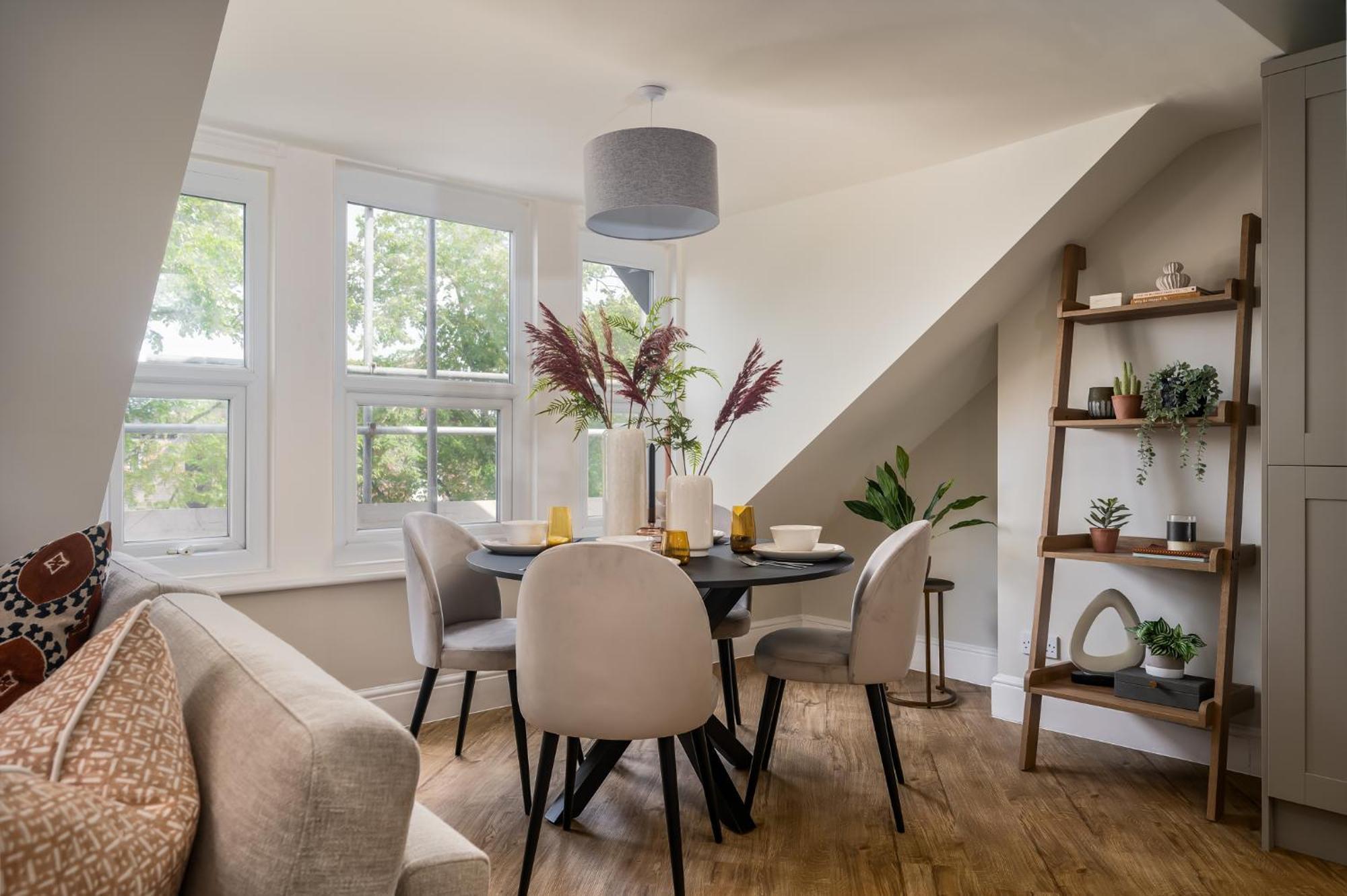 Kist Accommodates - Hughenden Loft Harrogate