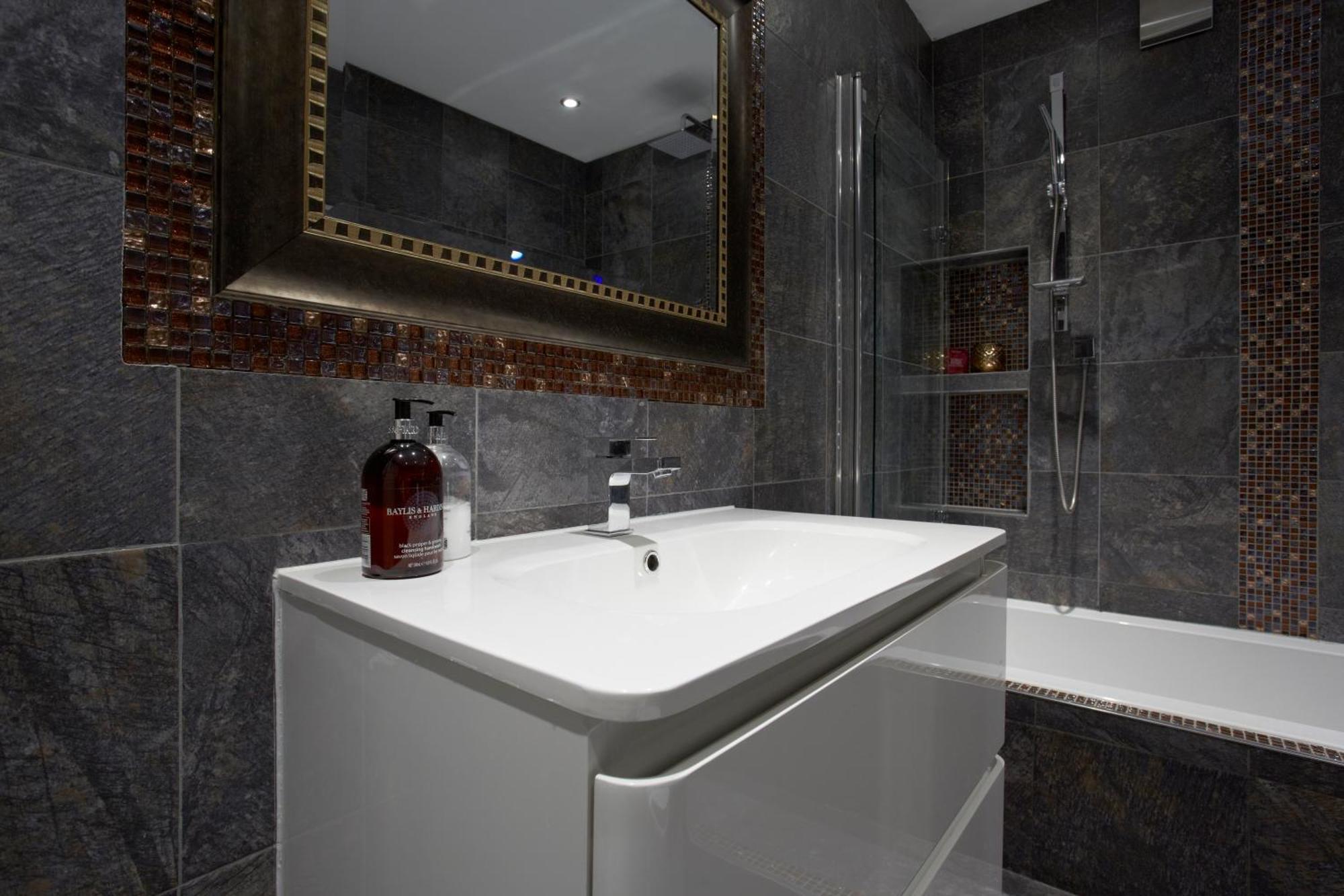 - Courtyard Mews - Garden Apartment Harrogate