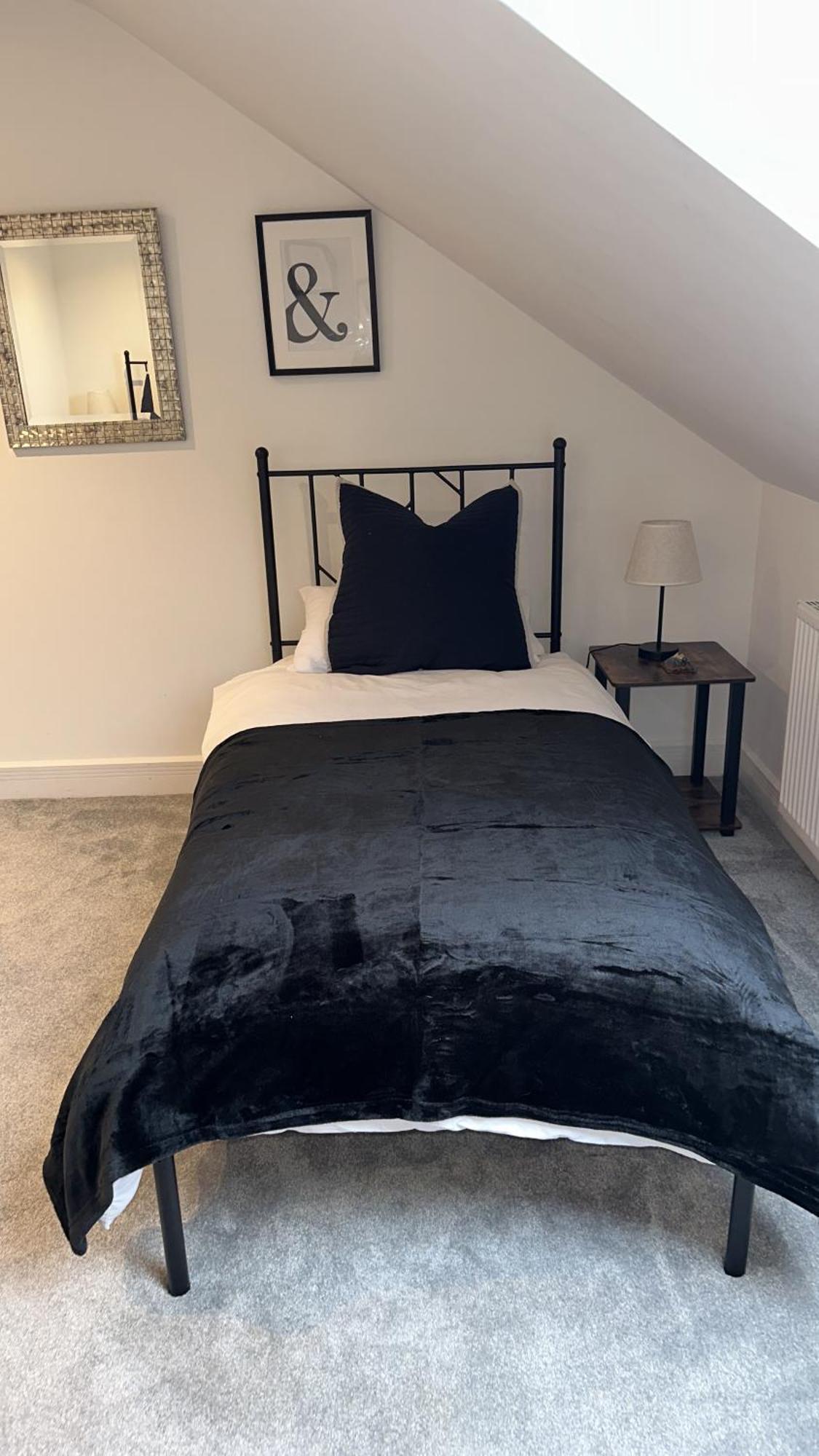 Modern House Sleeps 10, Cinema & Hot Tub * Harrogate