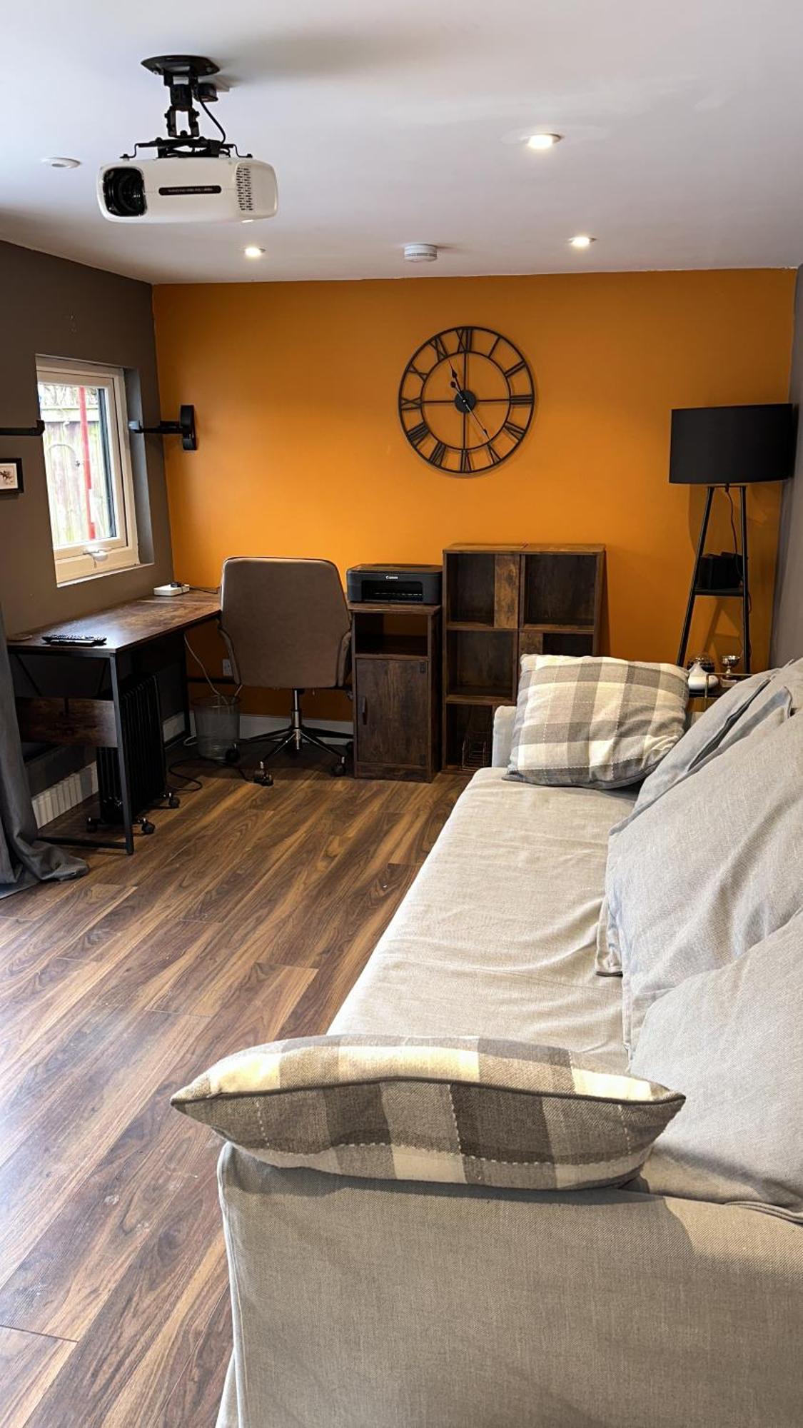 Modern House Sleeps 10, Cinema & Hot Tub Holiday home
