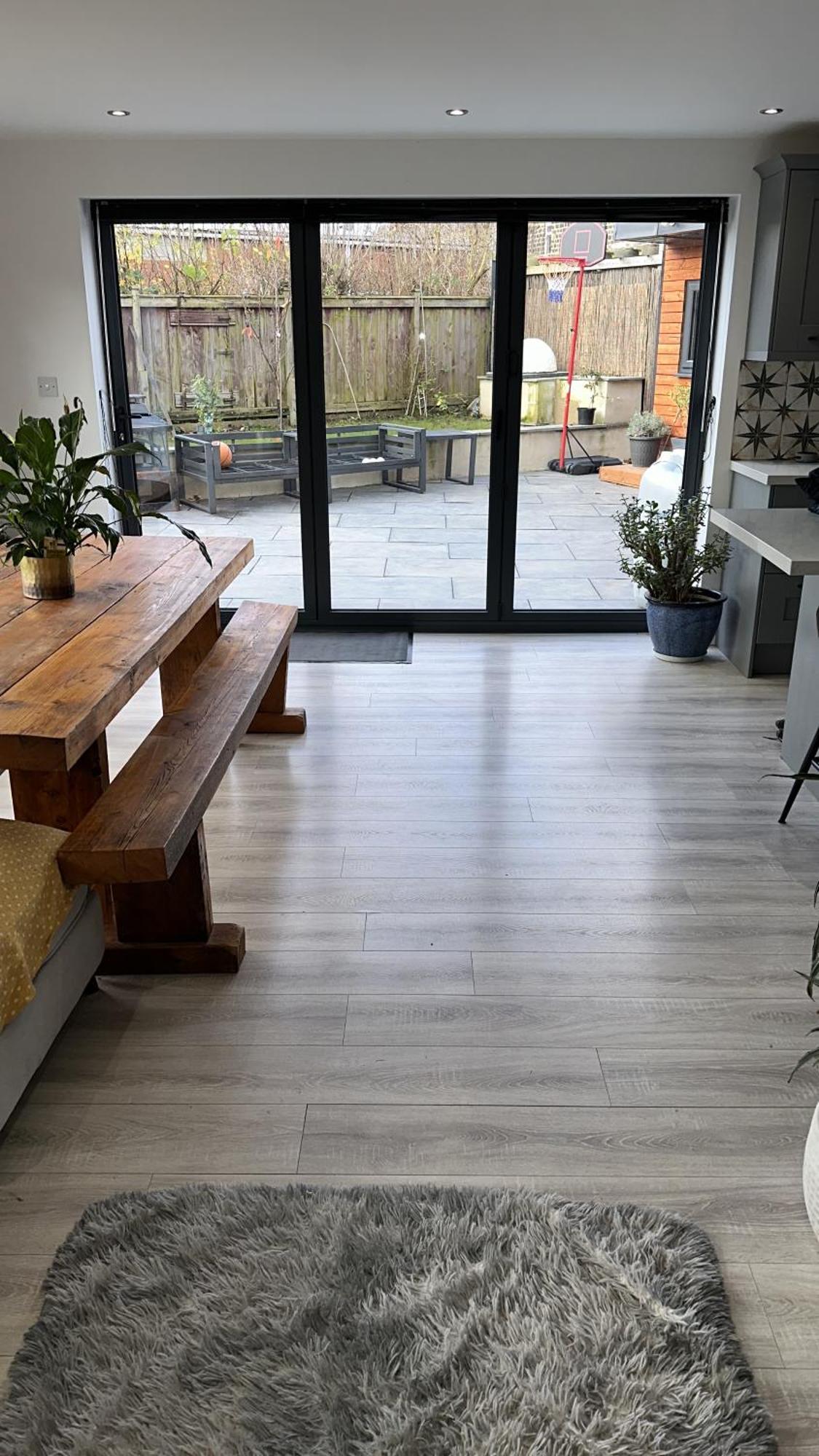 Modern House Sleeps 10, Cinema & Hot Tub Holiday home *