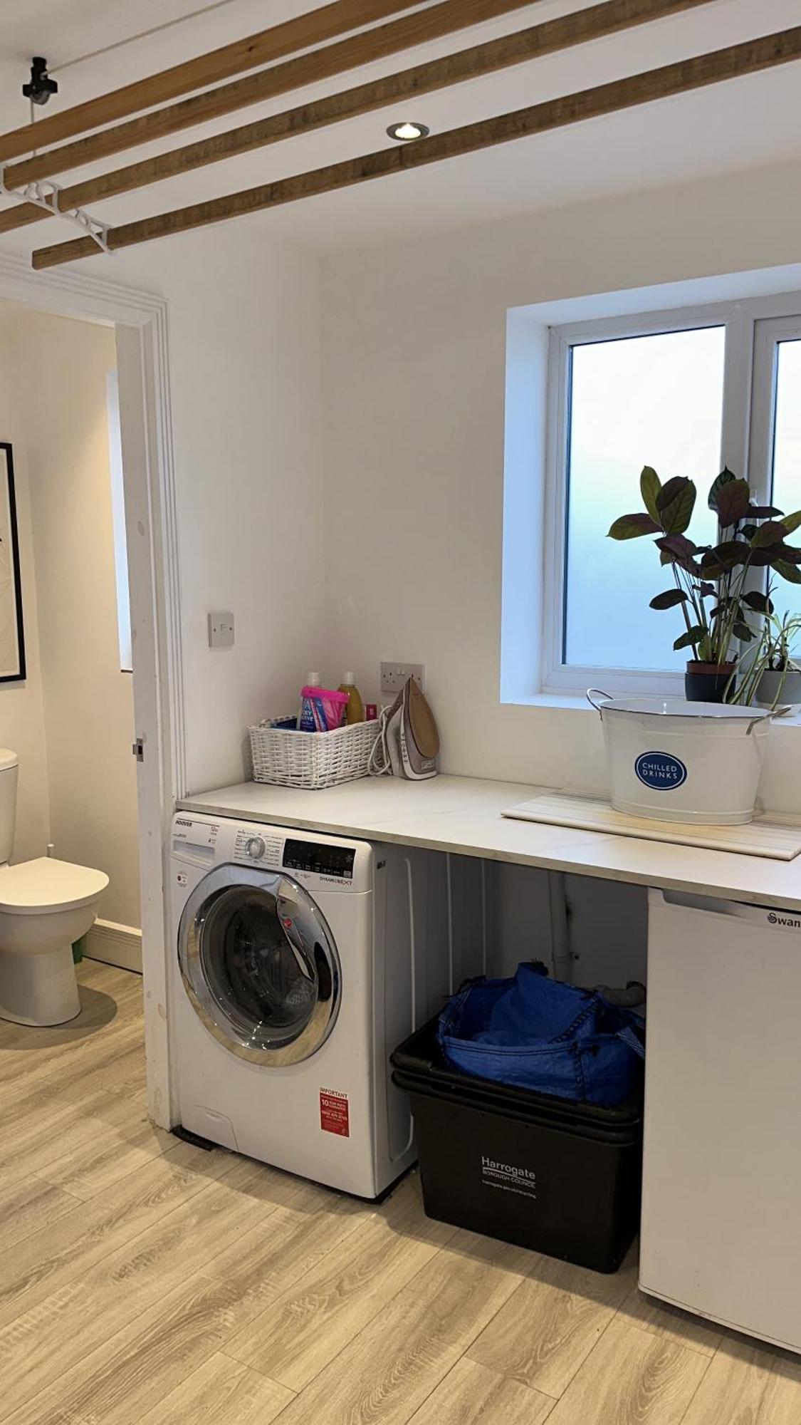 Modern House Sleeps 10, Cinema & Hot Tub Holiday home *
