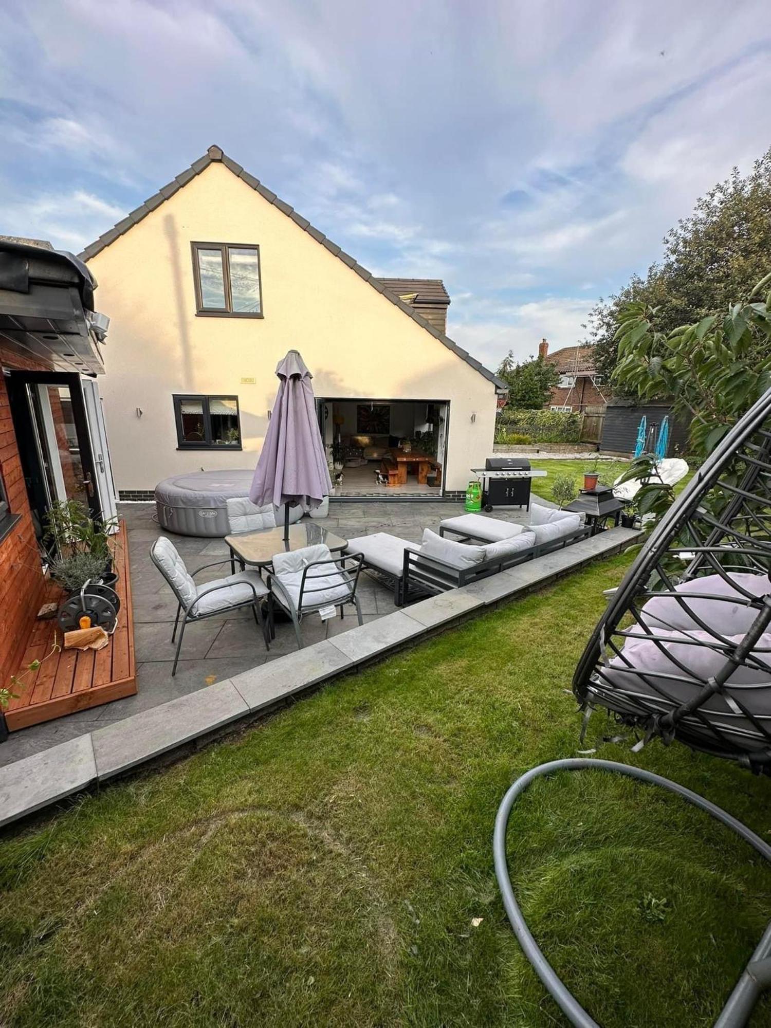 Modern House Sleeps 10, Cinema & Hot Tub