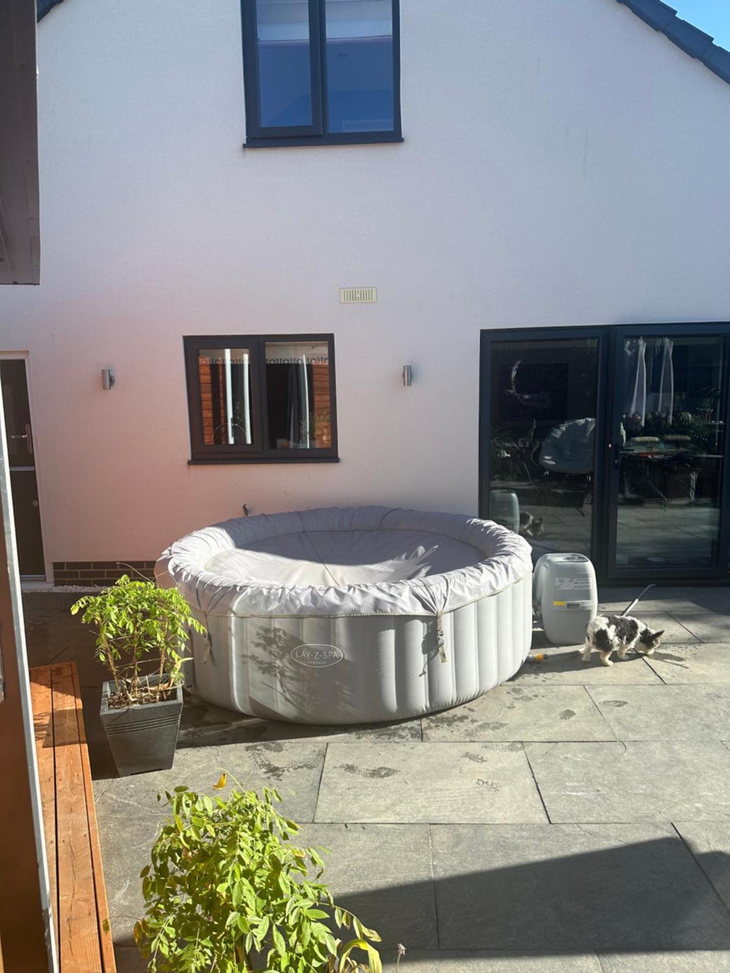 Modern House Sleeps 10, Cinema & Hot Tub * Harrogate