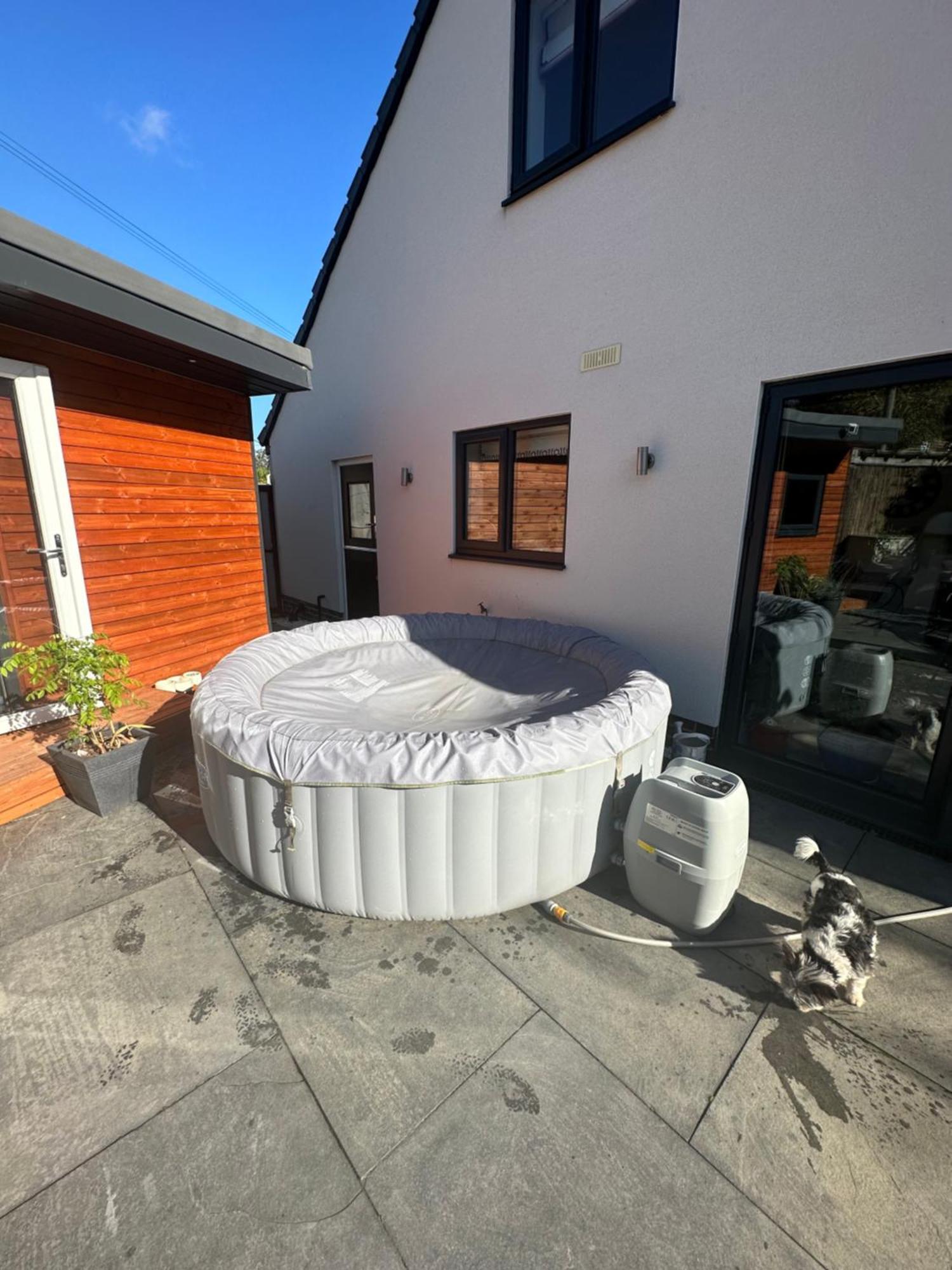 Holiday home Modern House Sleeps 10, Cinema & Hot Tub *
