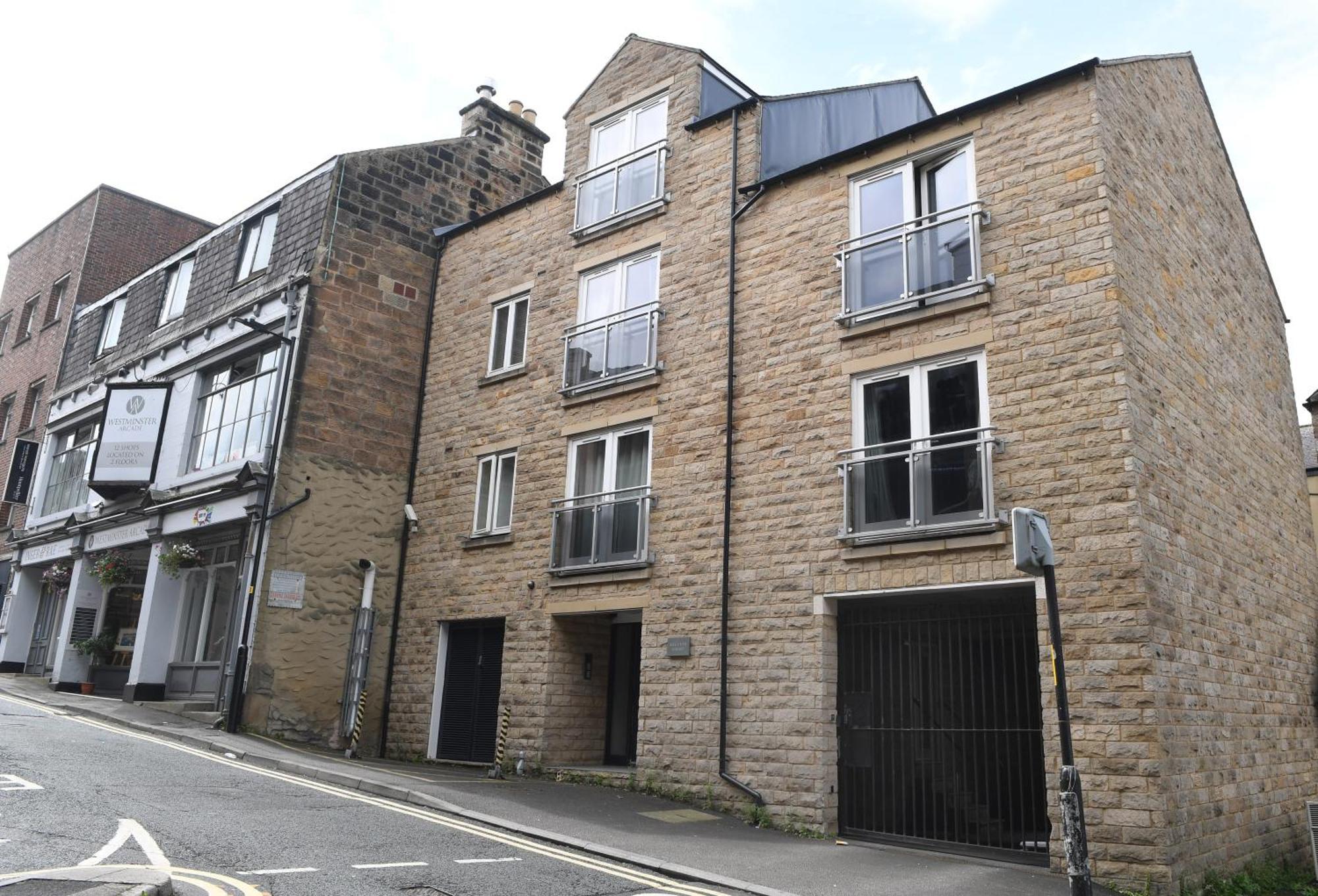 Self Catering - Regent's Court Azure Harrogate