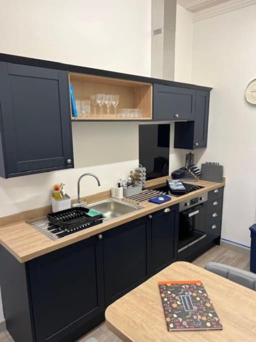 Apartment 2 Bed Ground Floor Apartment, Sleeps 4 With Free Parking Harrogate