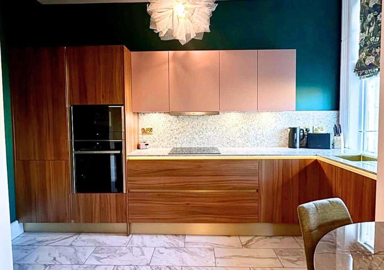 Maison Parfaite Hg1 - 2 Luxury With Parking Space - In Town Centre Apartment