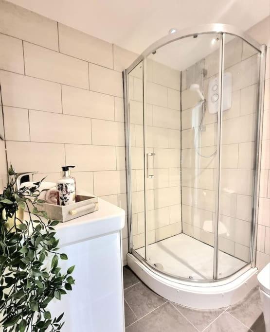 The Stray Adjacent, Interior-designed 2-bed Apartment- Luxury Harrogate
