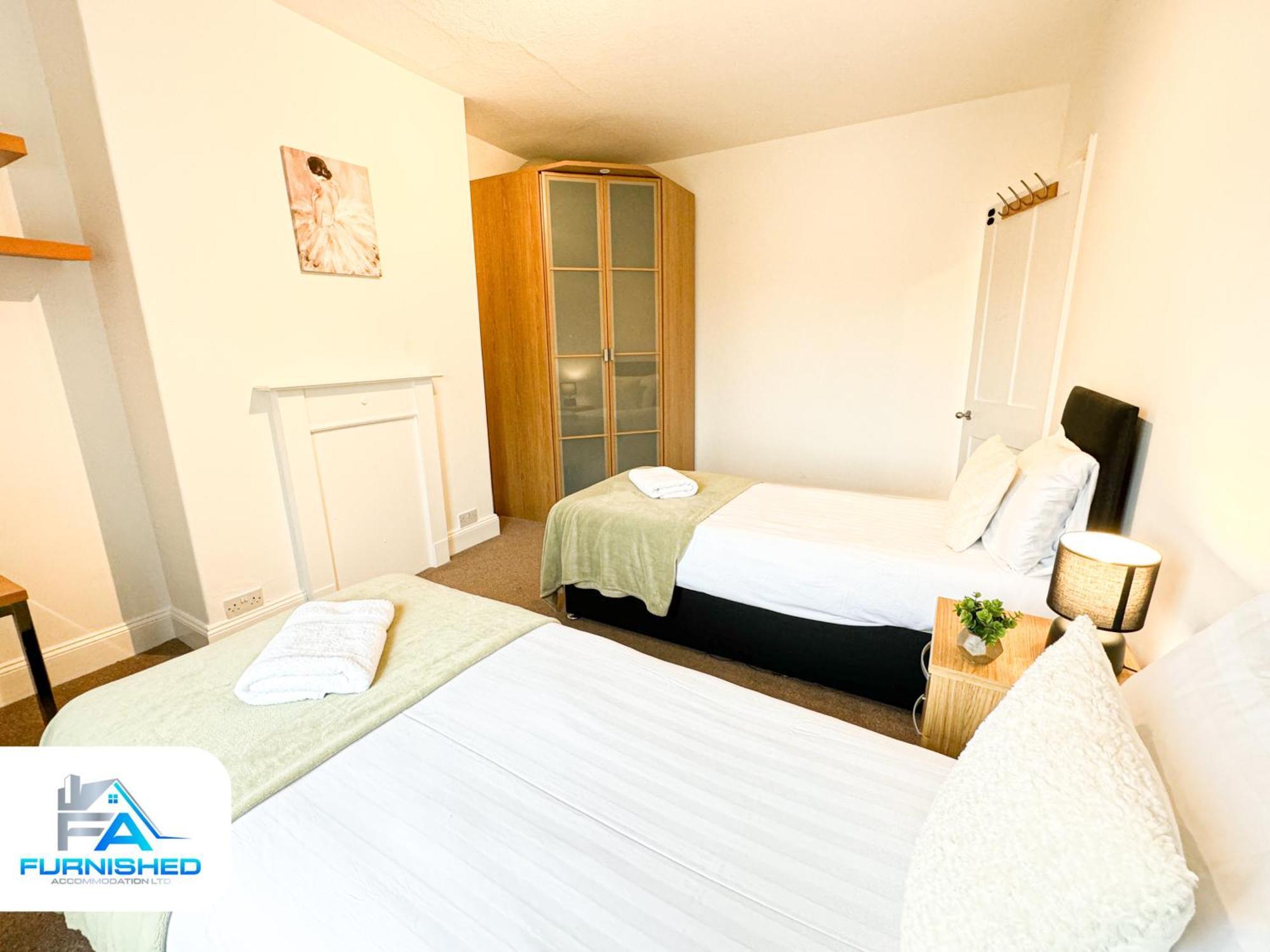 Free Parking - Family - Spacious Holiday home